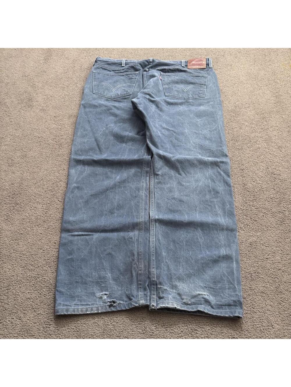 Vintage Y2K Light Blue Loose Fitting Levi’s 501 with a fade and button fly